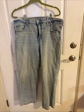 Old Navy Light Wash Women’s Jeans - Classic Straight Leg